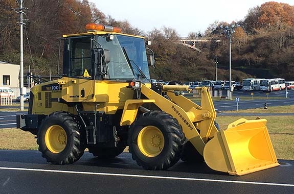 写真：中型自動車