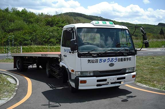 写真：けん引車